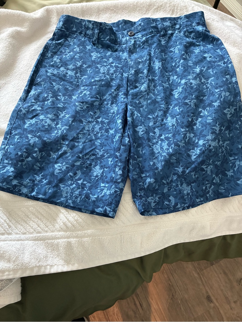 Men's Blue Floral PGA Golf shorts